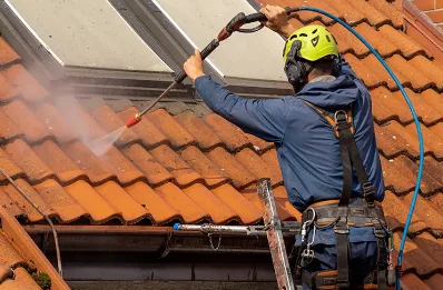 Démoussage et hydrofuge de toiture à Touvérac